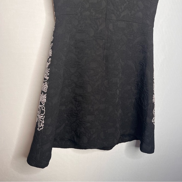 Floral Embroidered Black & White Sleeveless Dress. Size Small. - Picture 8 of 12